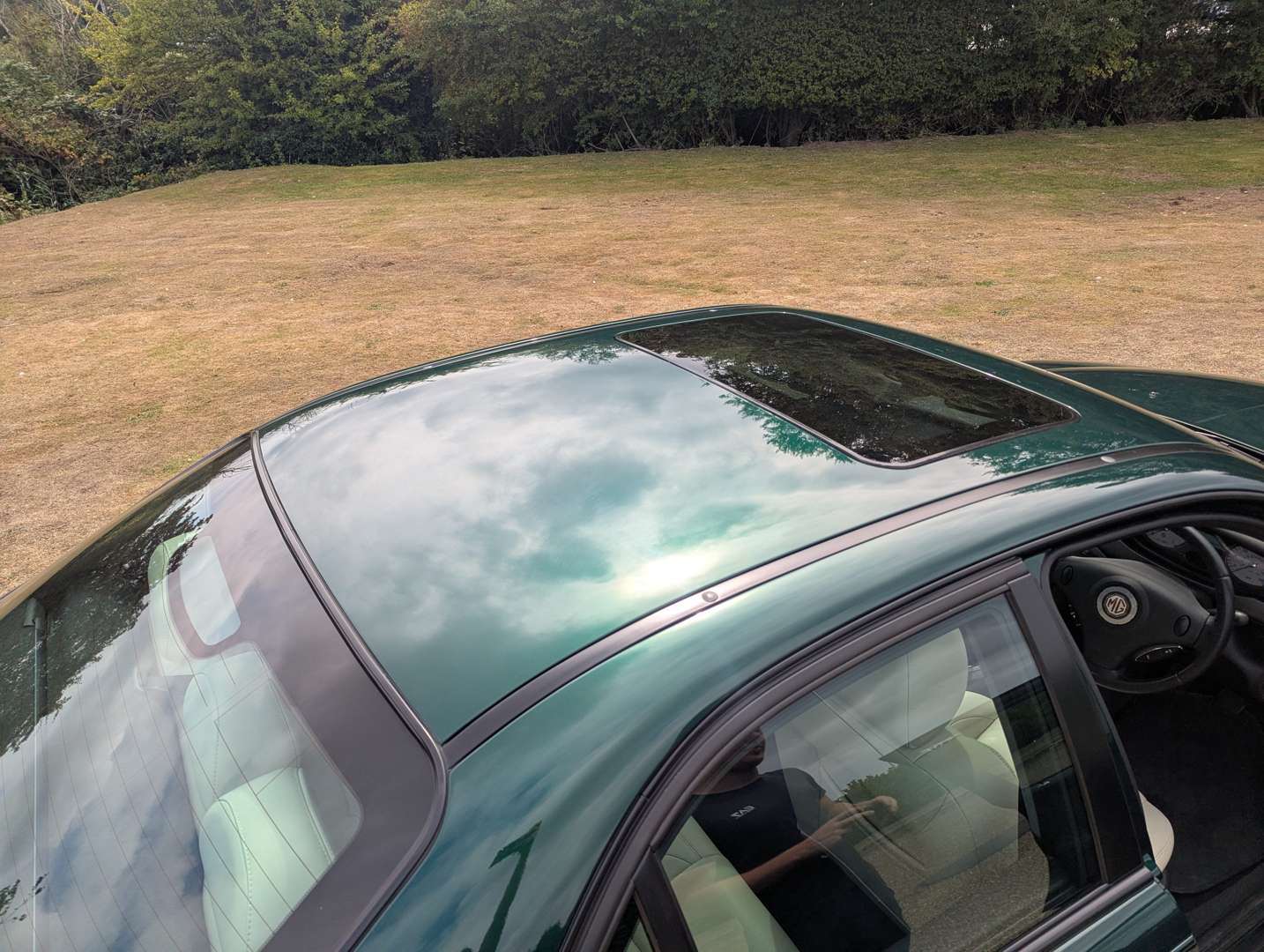 <p>2004 MG ZT SE V8 260 19,335 MILES&nbsp;</p>