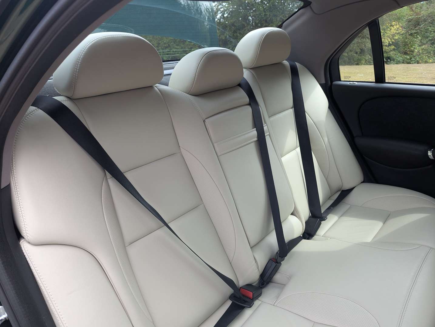 <p>2004 MG ZT SE V8 260 19,335 MILES&nbsp;</p>