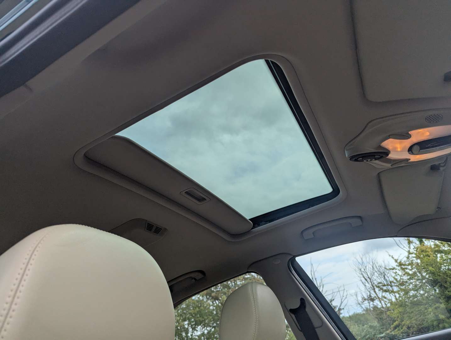 <p>2004 MG ZT SE V8 260 19,335 MILES&nbsp;</p>