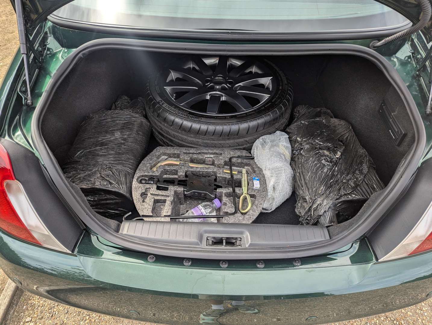 <p>2004 MG ZT SE V8 260 19,335 MILES&nbsp;</p>