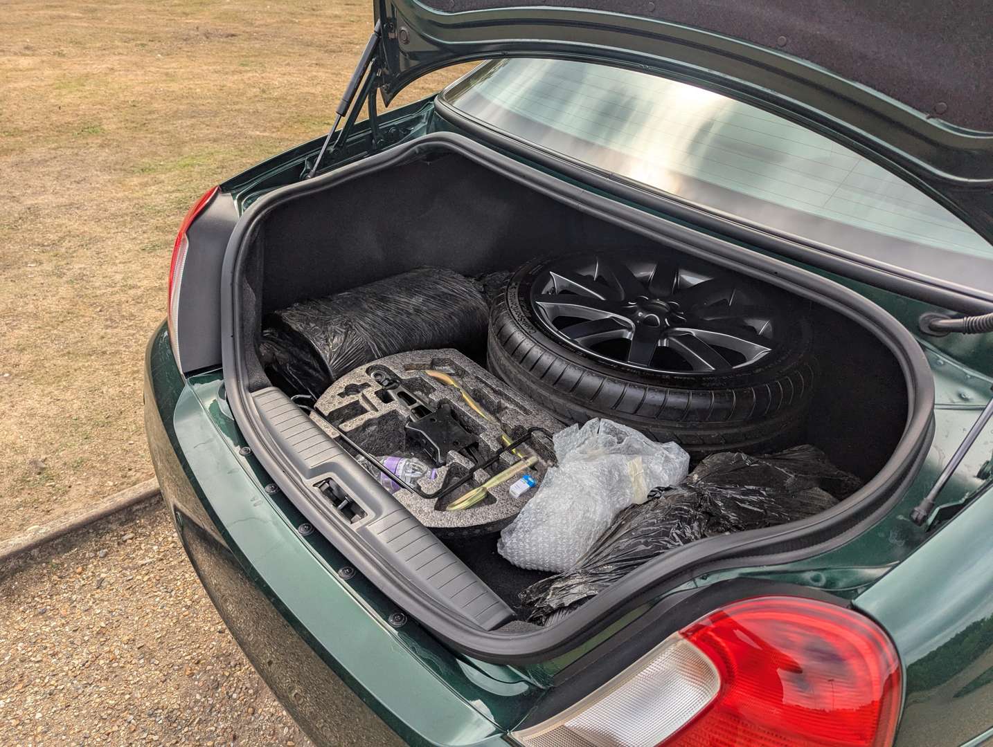 <p>2004 MG ZT SE V8 260 19,335 MILES&nbsp;</p>