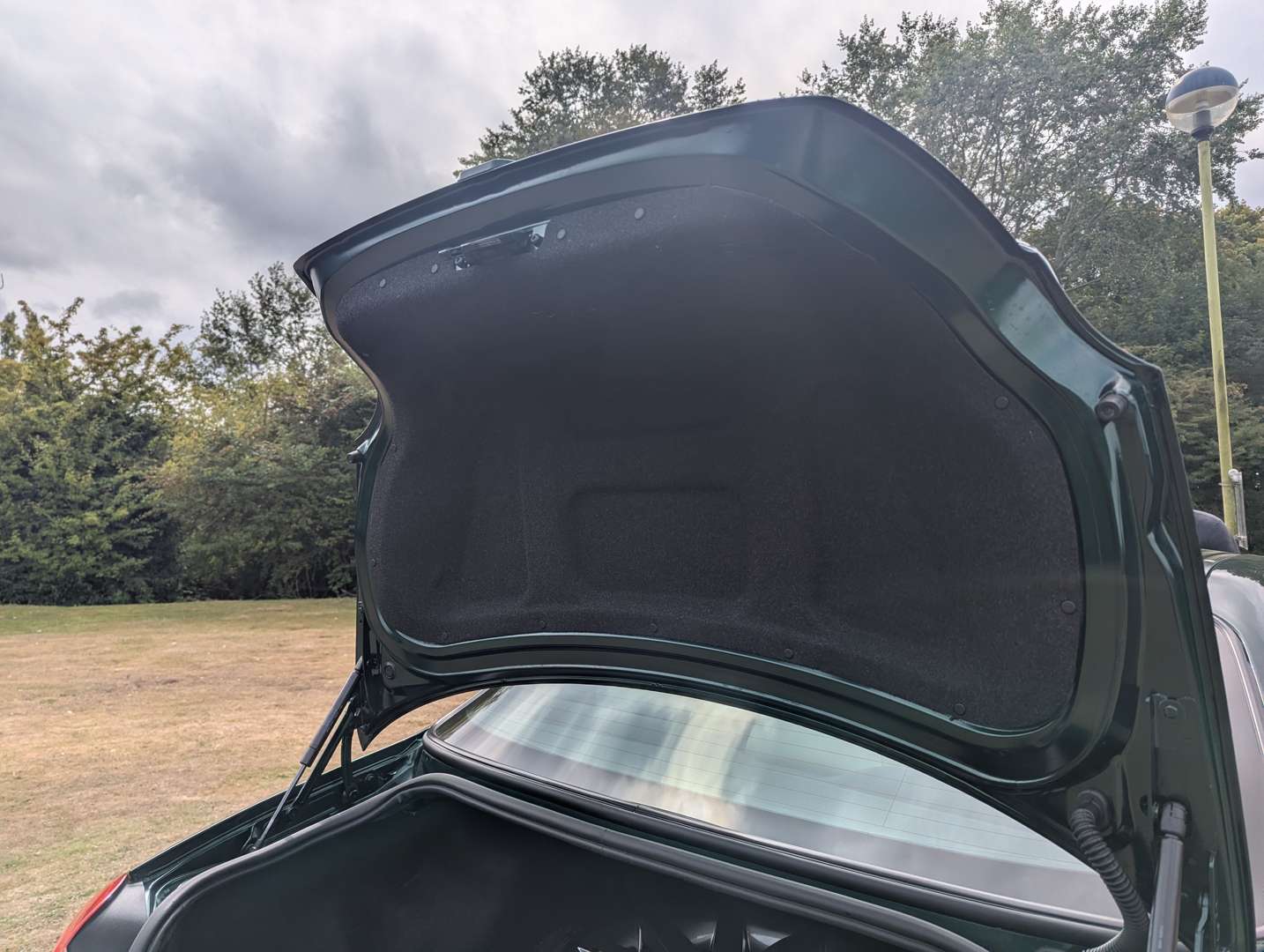 <p>2004 MG ZT SE V8 260 19,335 MILES&nbsp;</p>