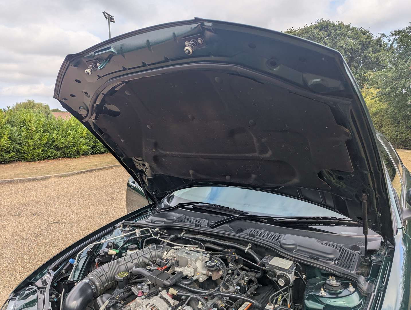 <p>2004 MG ZT SE V8 260 19,335 MILES&nbsp;</p>