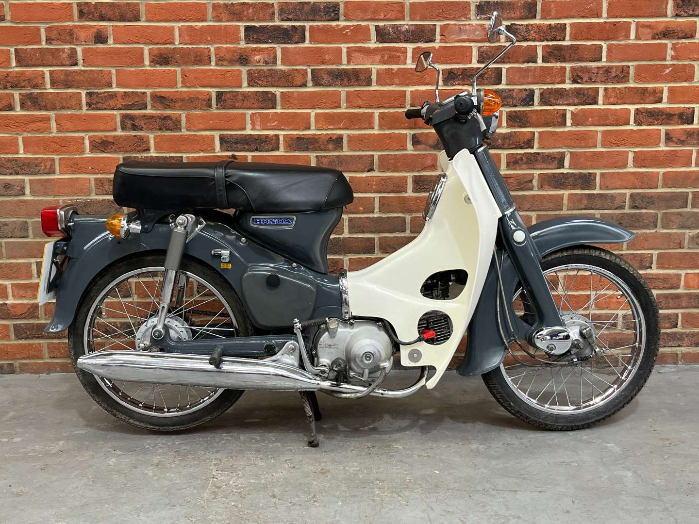 <p>1980 HONDA C90</p>