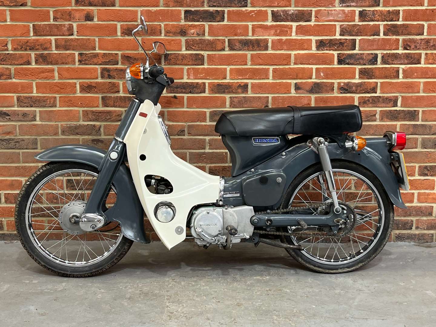 <p>1980 HONDA C90</p>