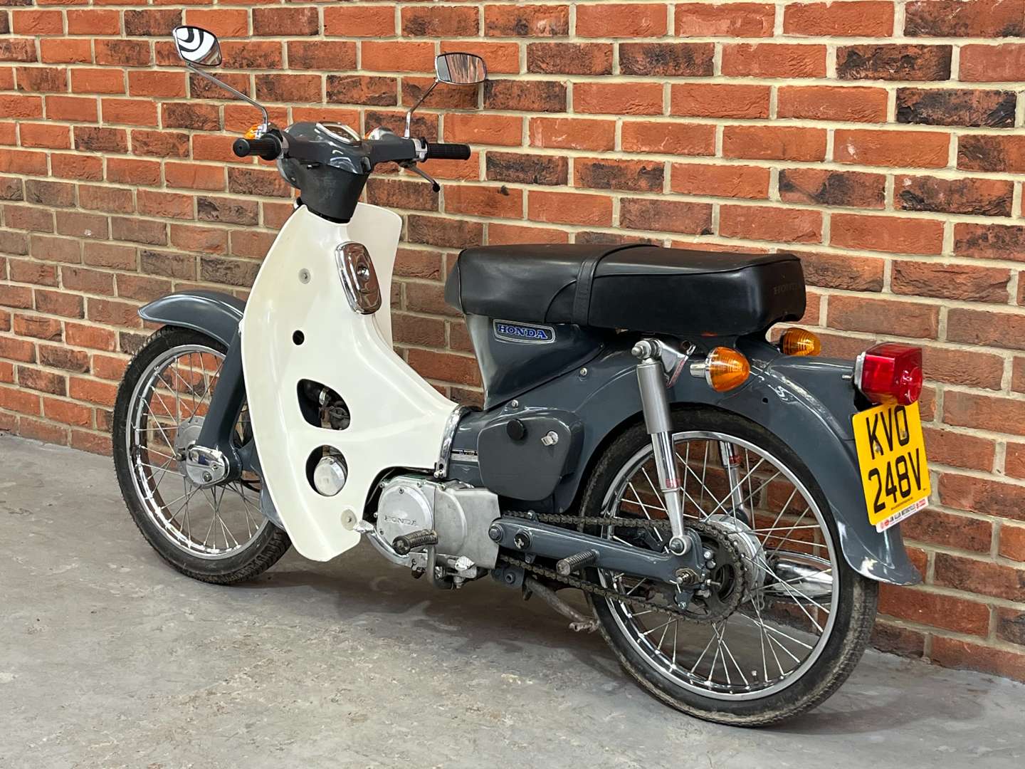 <p>1980 HONDA C90</p>