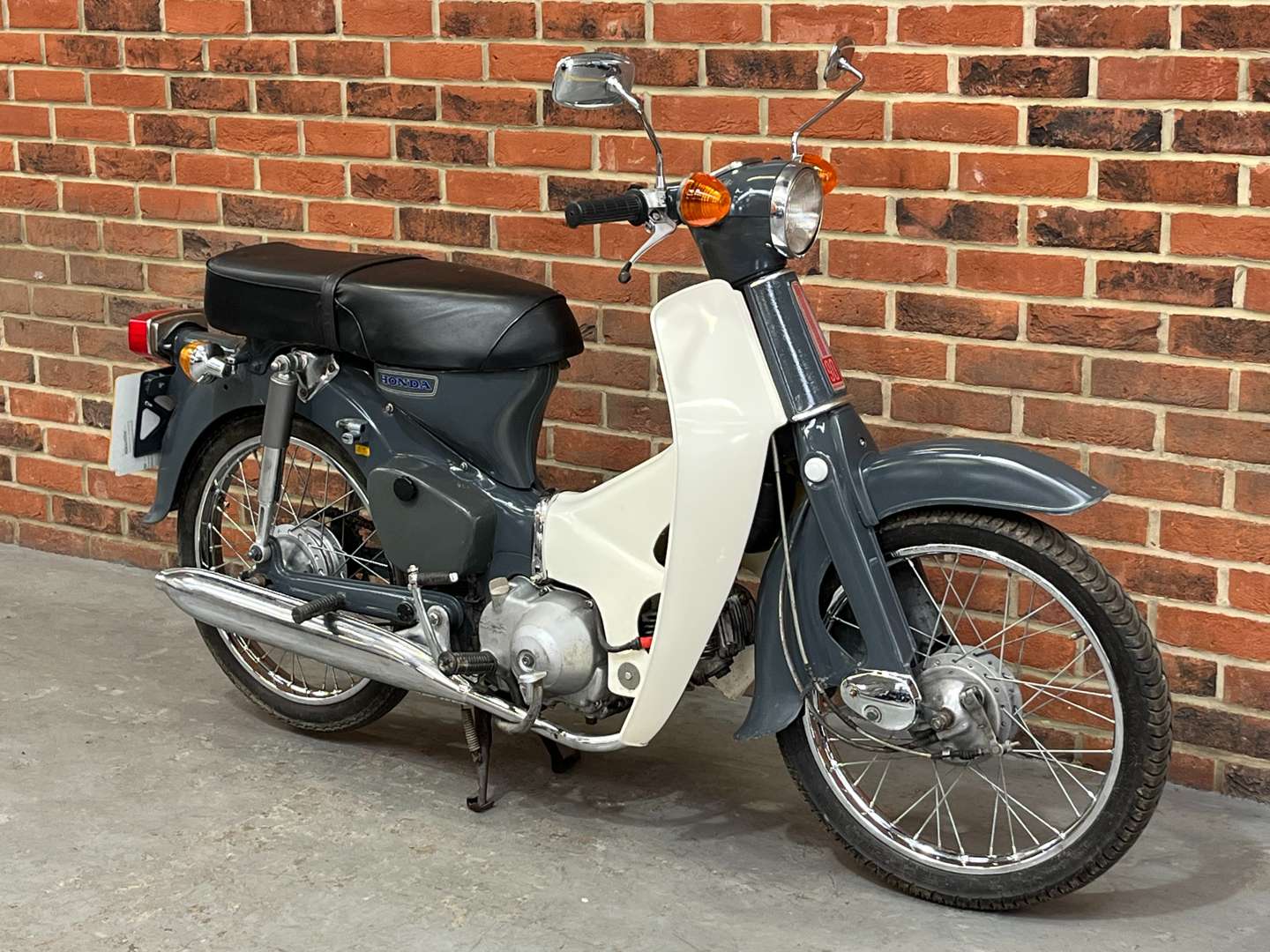 <p>1980 HONDA C90</p>