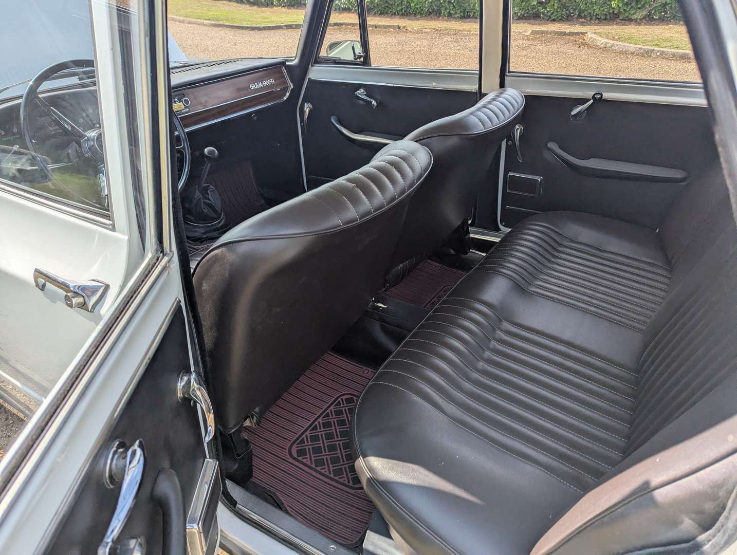 <p>1968 ALFA ROMEO GIULIA</p>