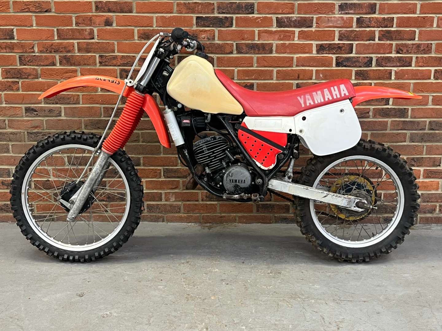 <p>YAMAHA YZ125</p>