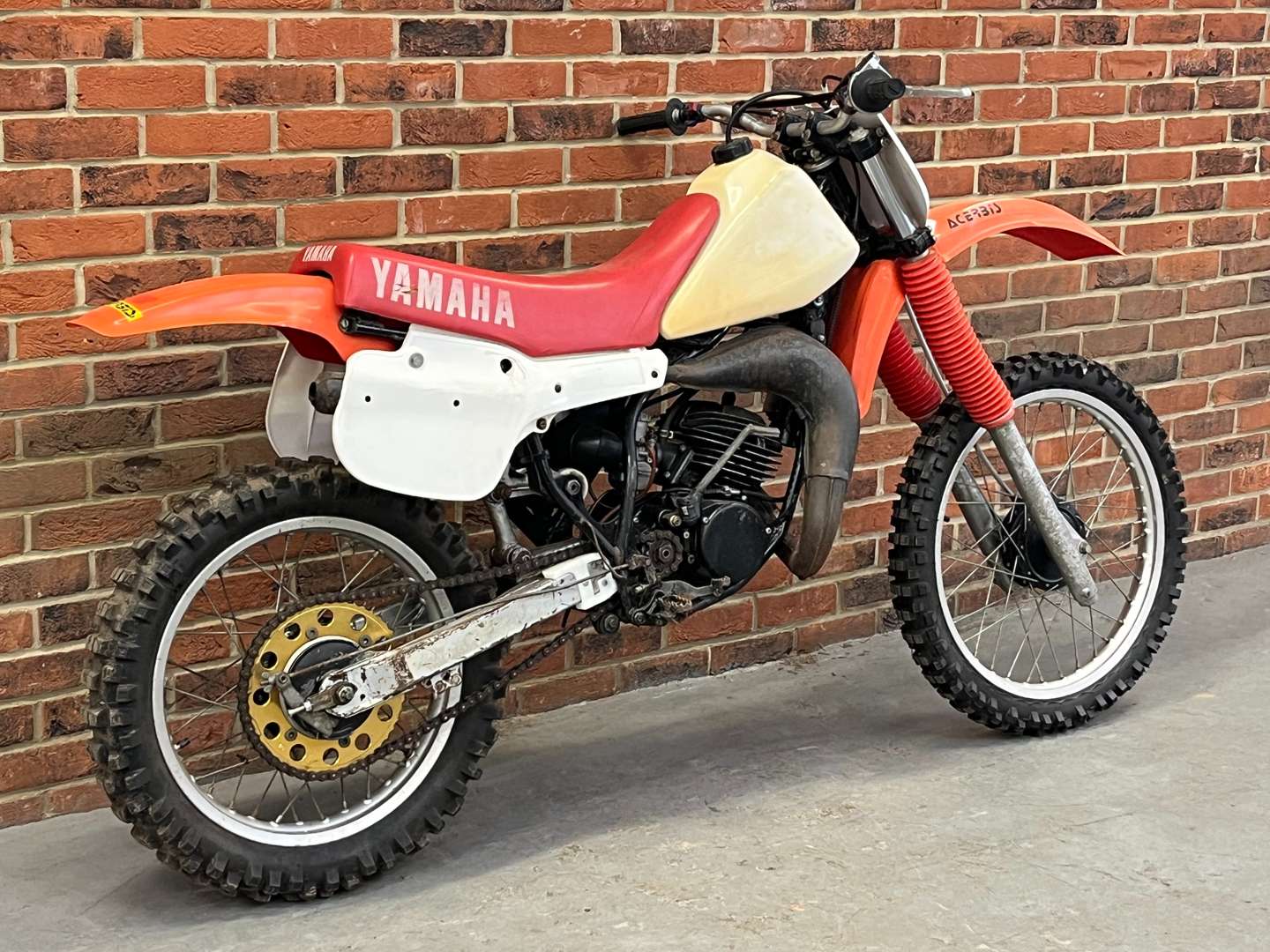 <p>YAMAHA YZ125</p>