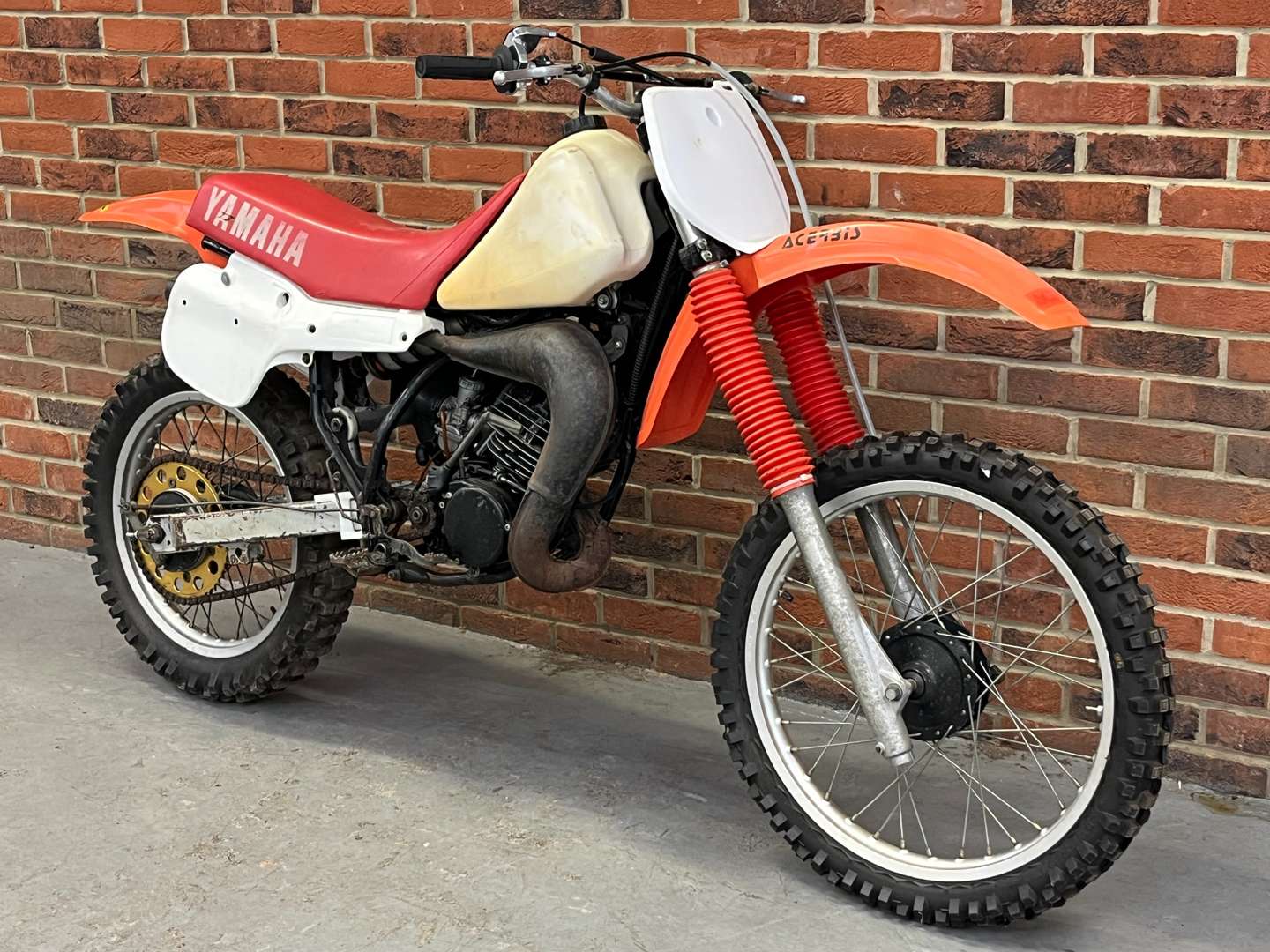 <p>YAMAHA YZ125</p>