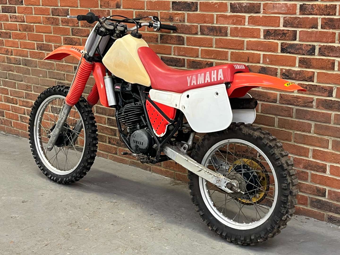 <p>YAMAHA YZ125</p>
