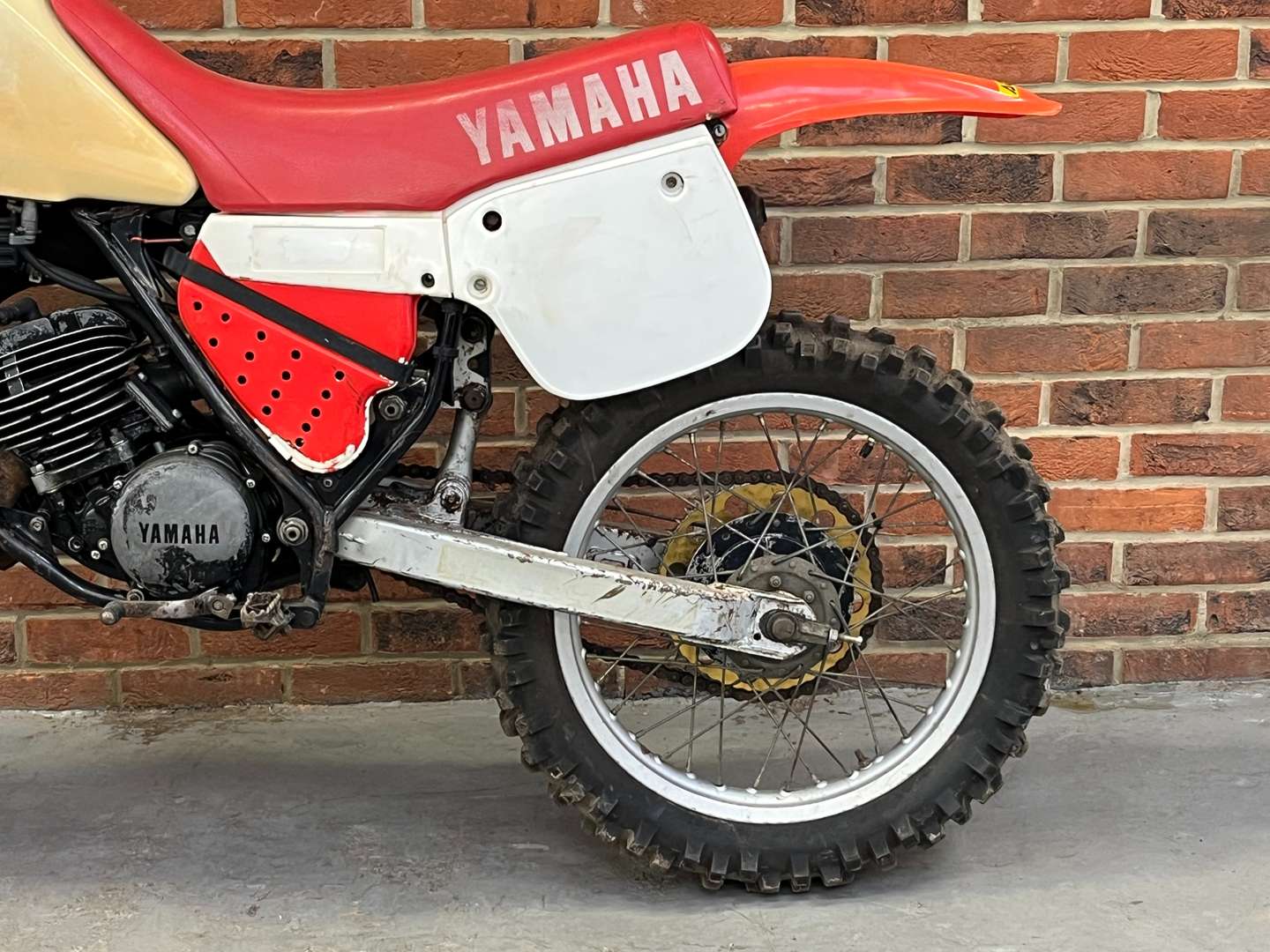 <p>YAMAHA YZ125</p>