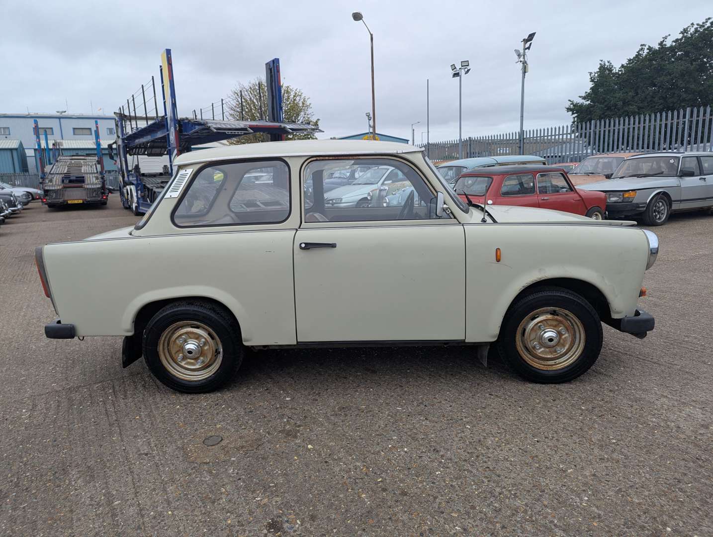 <p>1988 TRABANT 601 S LHD</p>
