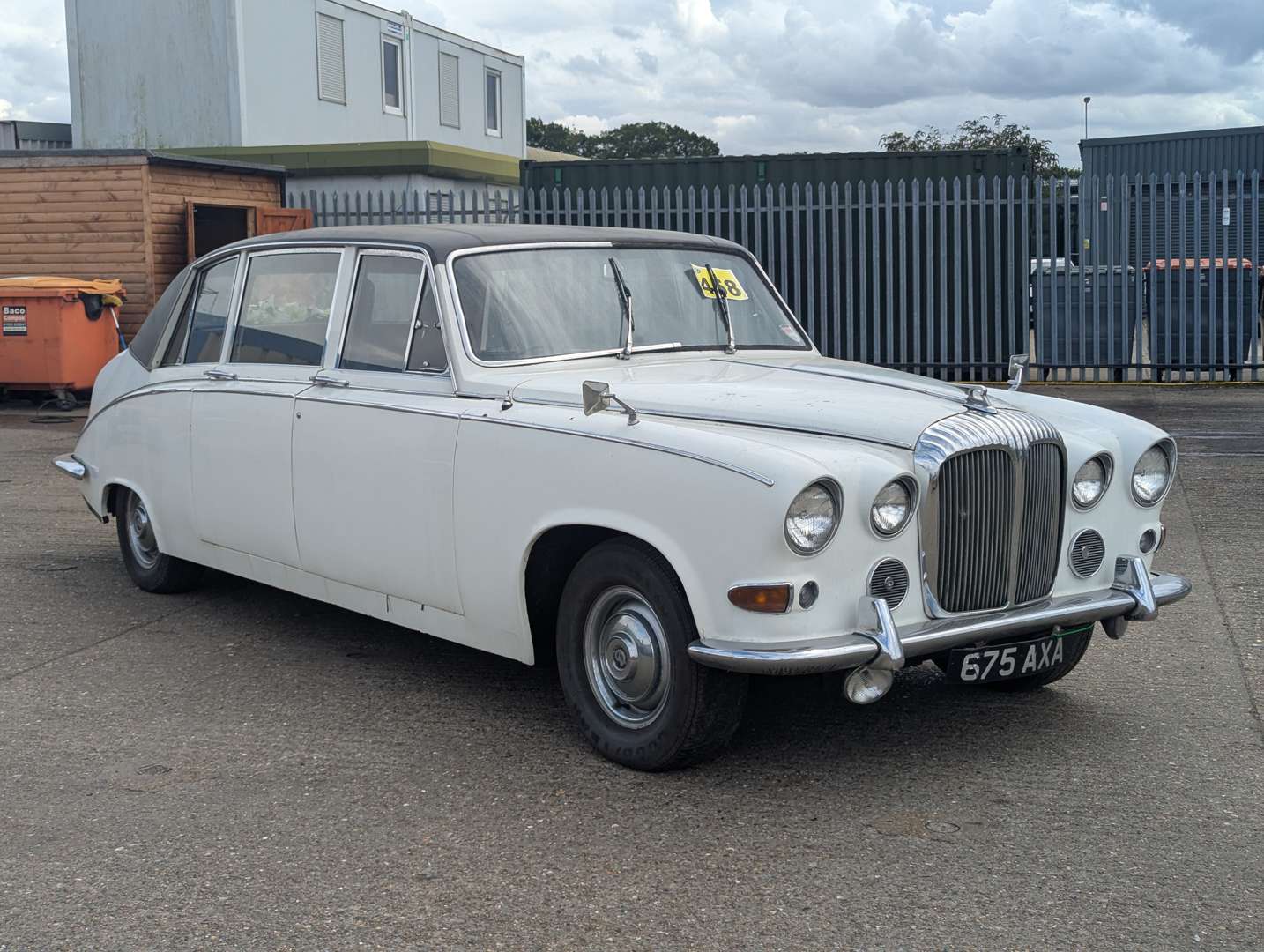 <p>1970 DAIMLER DS420 LIMOUSINE</p>