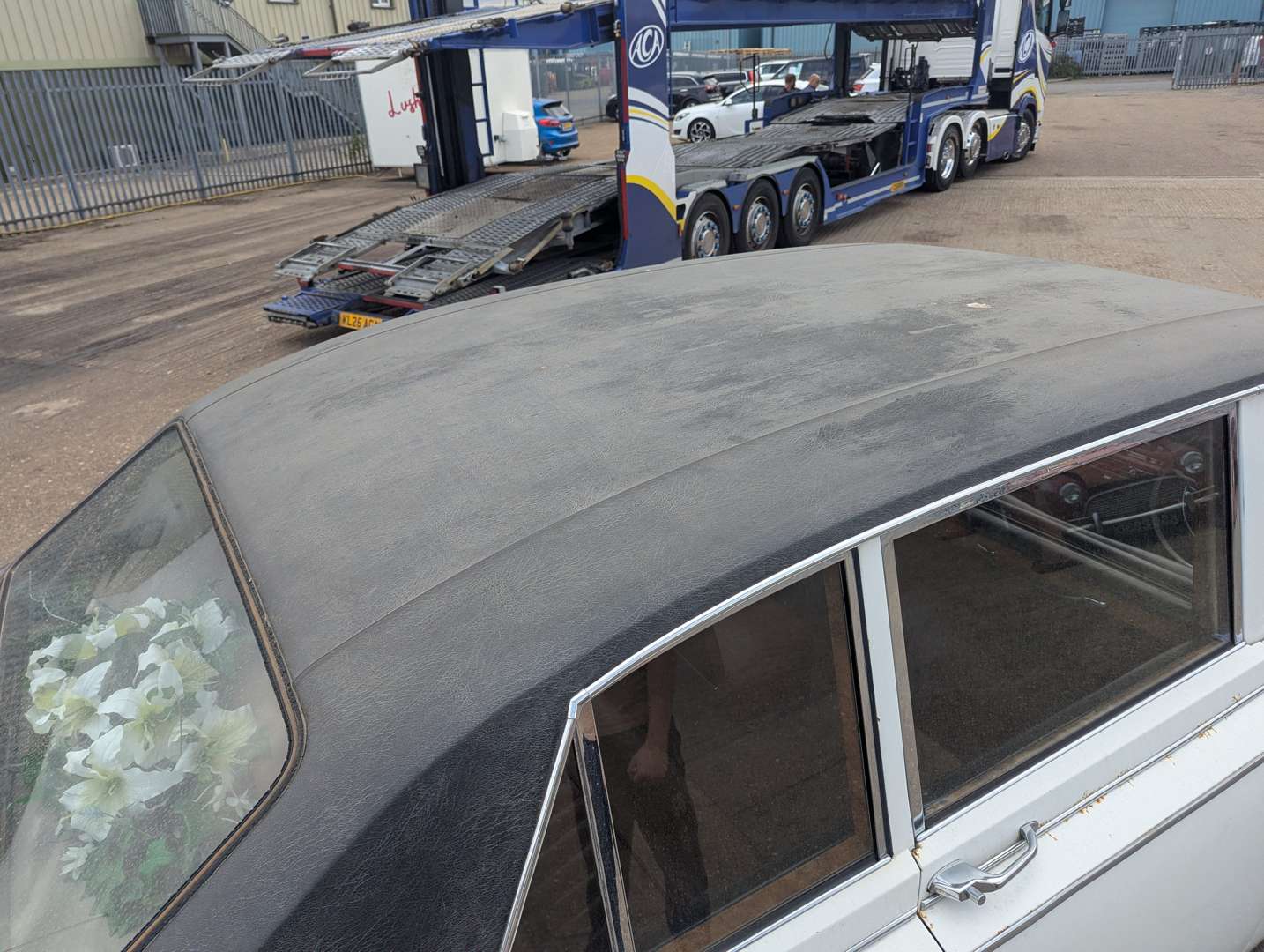 <p>1970 DAIMLER DS420 LIMOUSINE</p>