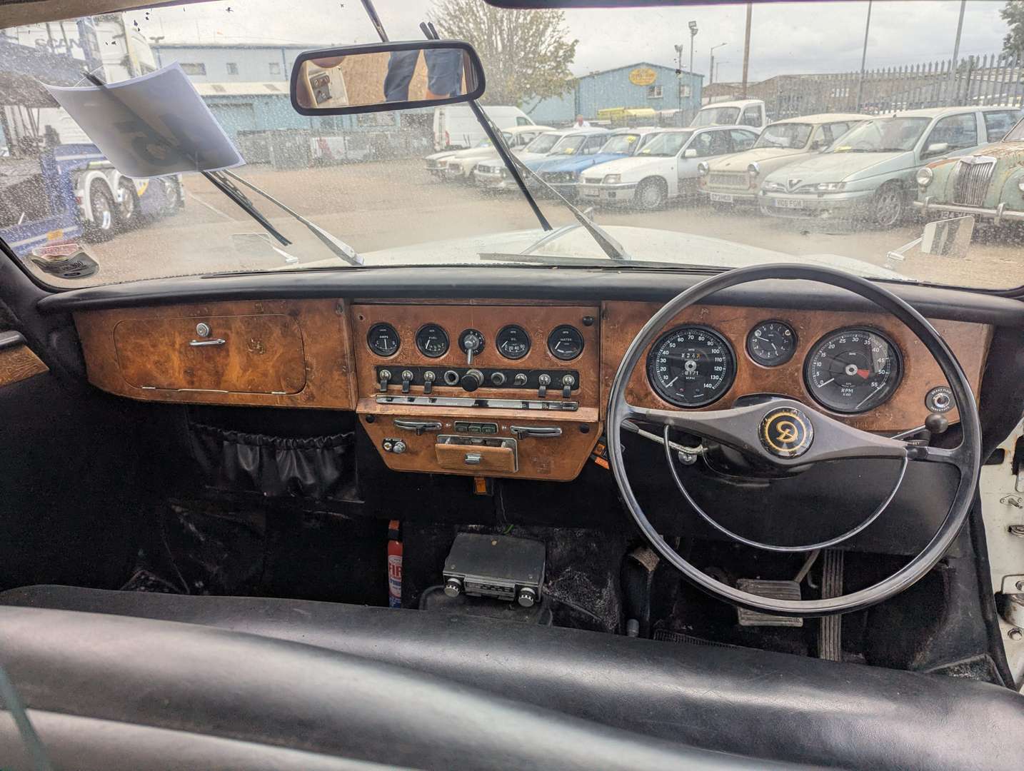 <p>1970 DAIMLER DS420 LIMOUSINE</p>