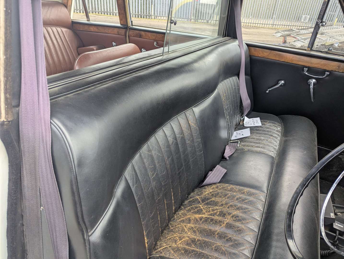 <p>1970 DAIMLER DS420 LIMOUSINE</p>