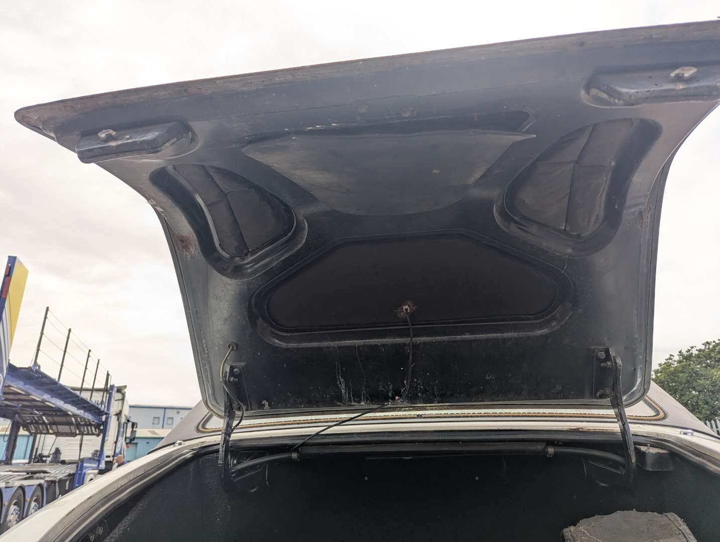 <p>1970 DAIMLER DS420 LIMOUSINE</p>