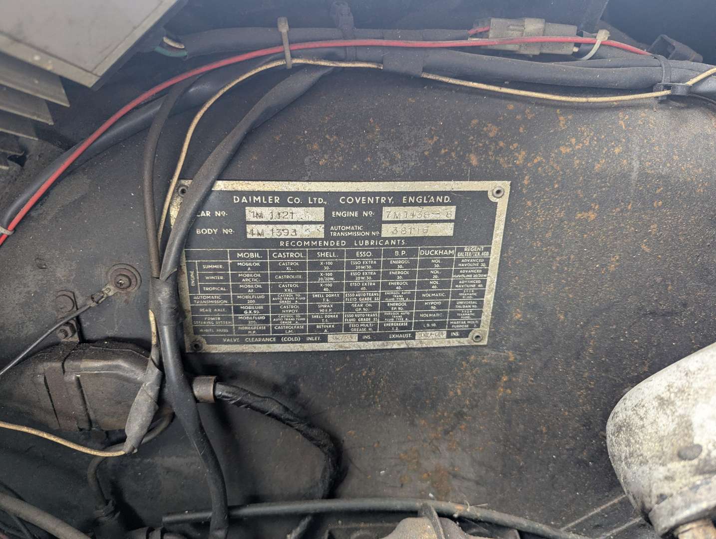 <p>1970 DAIMLER DS420 LIMOUSINE</p>