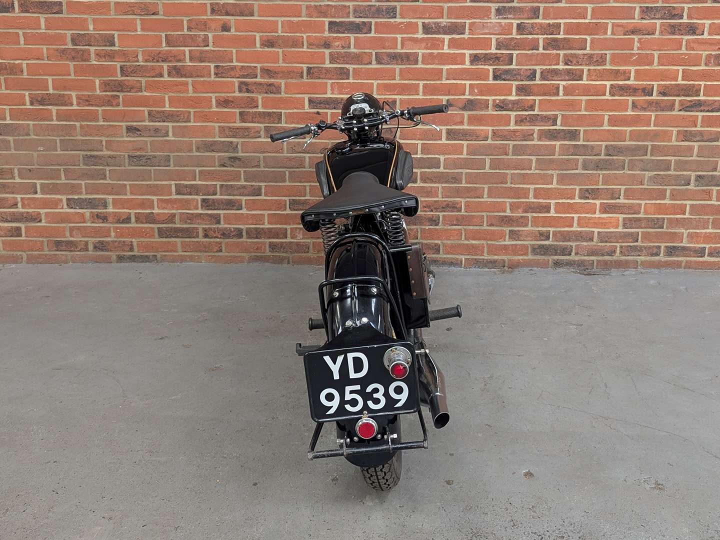 <p>1933 VELOCETTE MOV 250</p>