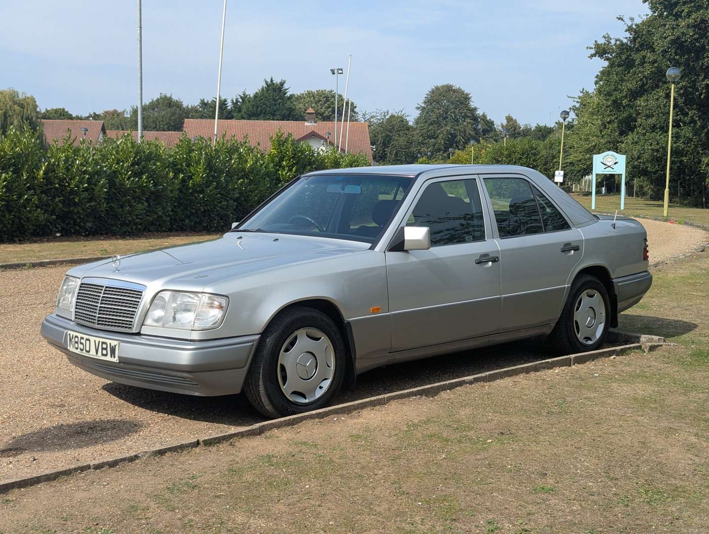 <p>1995 MERCEDES E300 D AUTO</p>