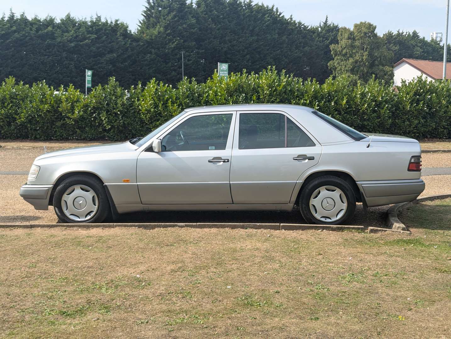 <p>1995 MERCEDES E300 D AUTO</p>