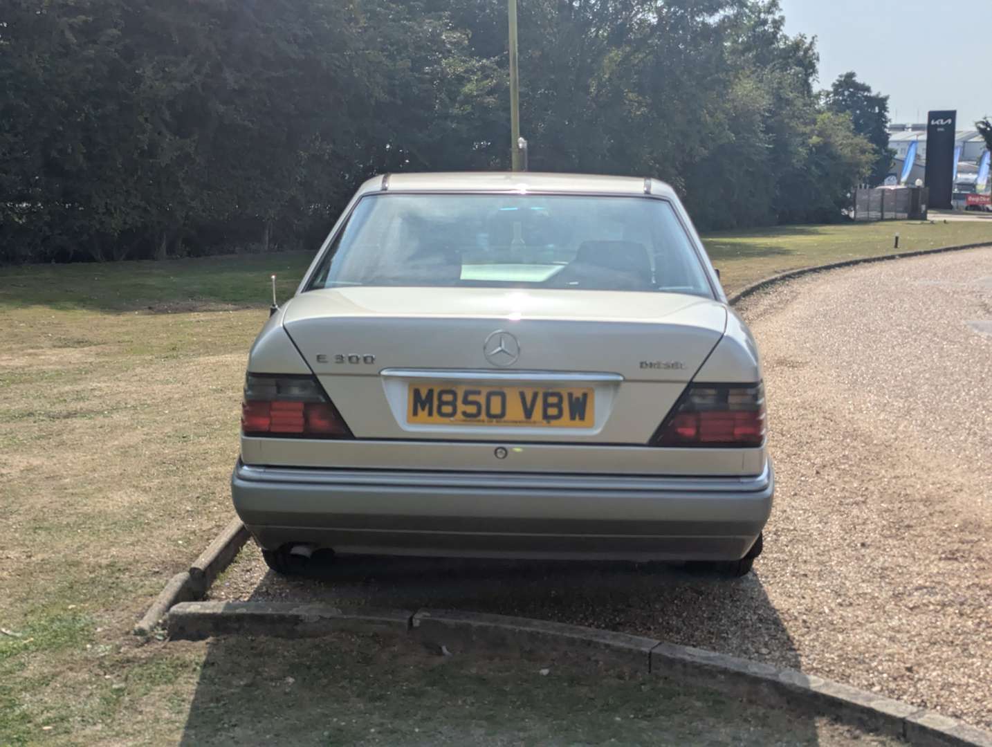 <p>1995 MERCEDES E300 D AUTO</p>