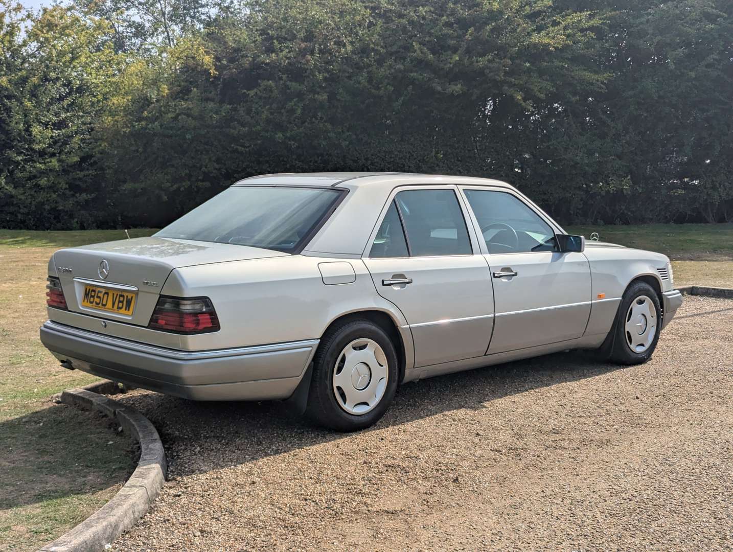 <p>1995 MERCEDES E300 D AUTO</p>