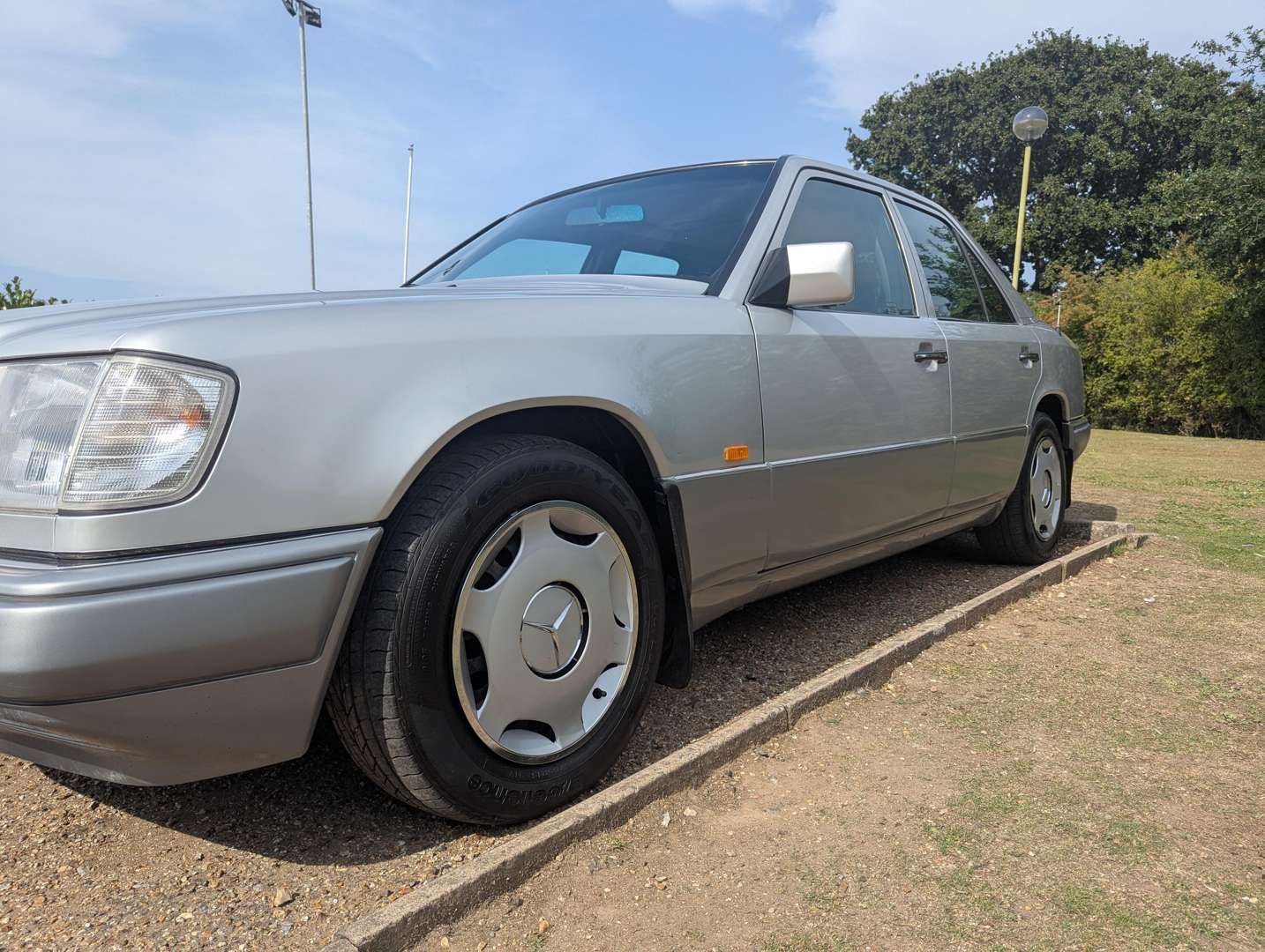 <p>1995 MERCEDES E300 D AUTO</p>