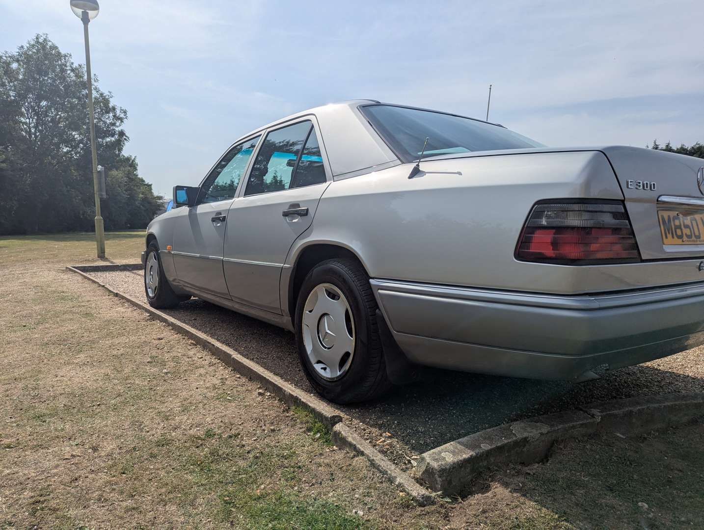 <p>1995 MERCEDES E300 D AUTO</p>