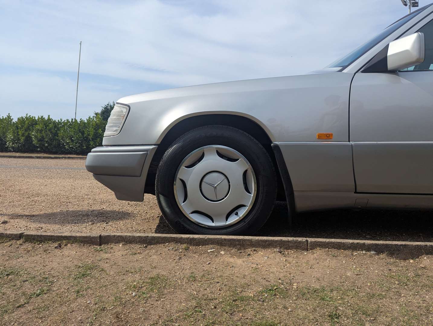 <p>1995 MERCEDES E300 D AUTO</p>