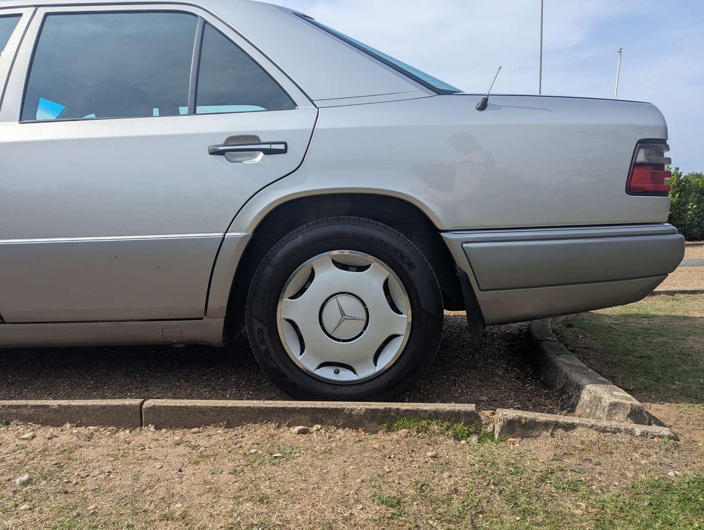 <p>1995 MERCEDES E300 D AUTO</p>