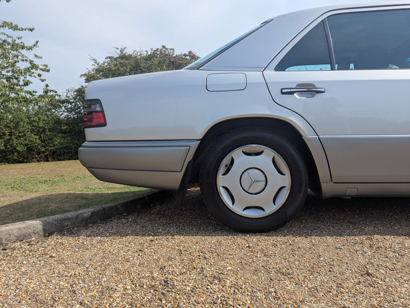 <p>1995 MERCEDES E300 D AUTO</p>