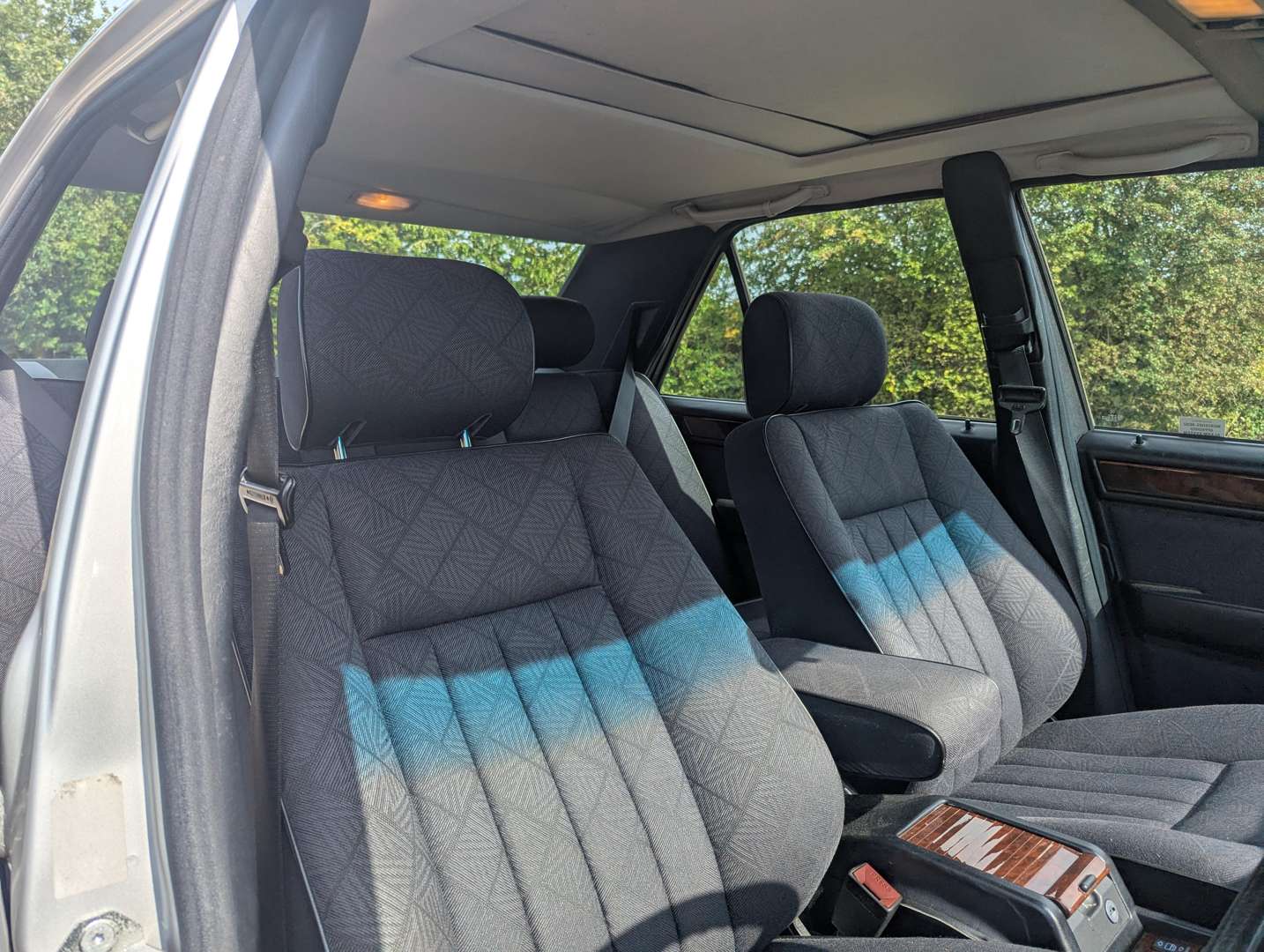 <p>1995 MERCEDES E300 D AUTO</p>