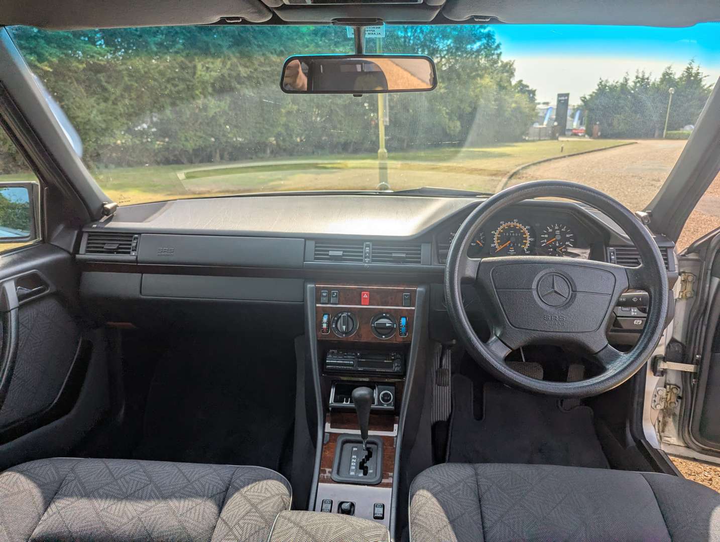 <p>1995 MERCEDES E300 D AUTO</p>