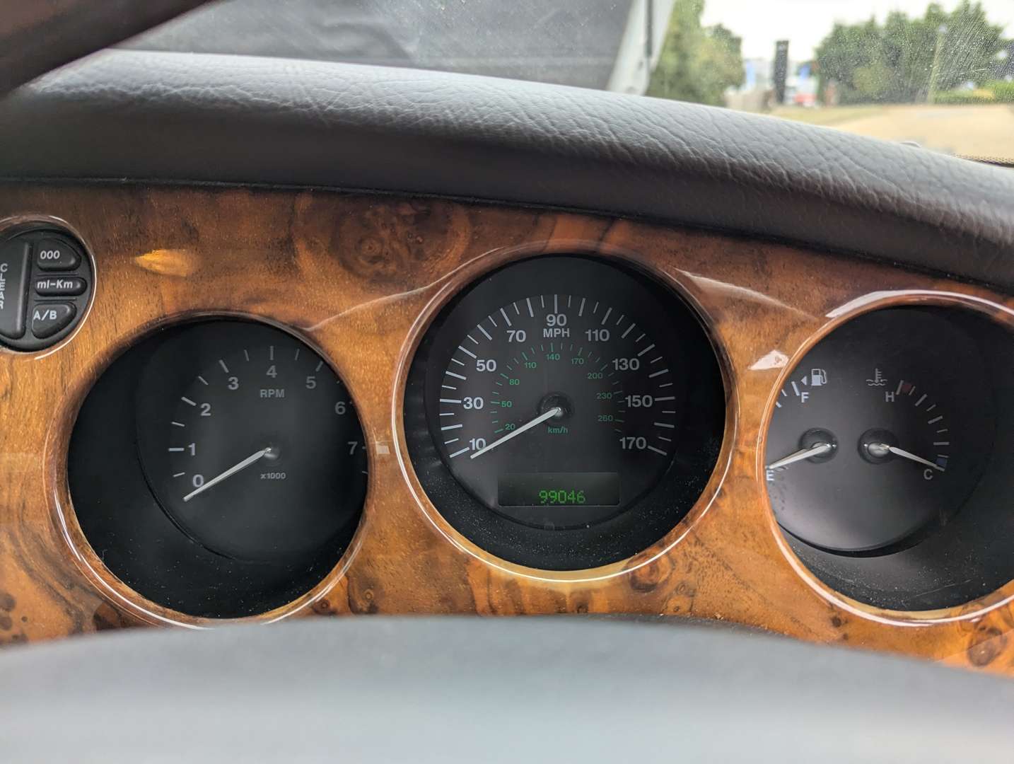 <p>2002 JAGUAR XK8 4.2 COUPE</p>