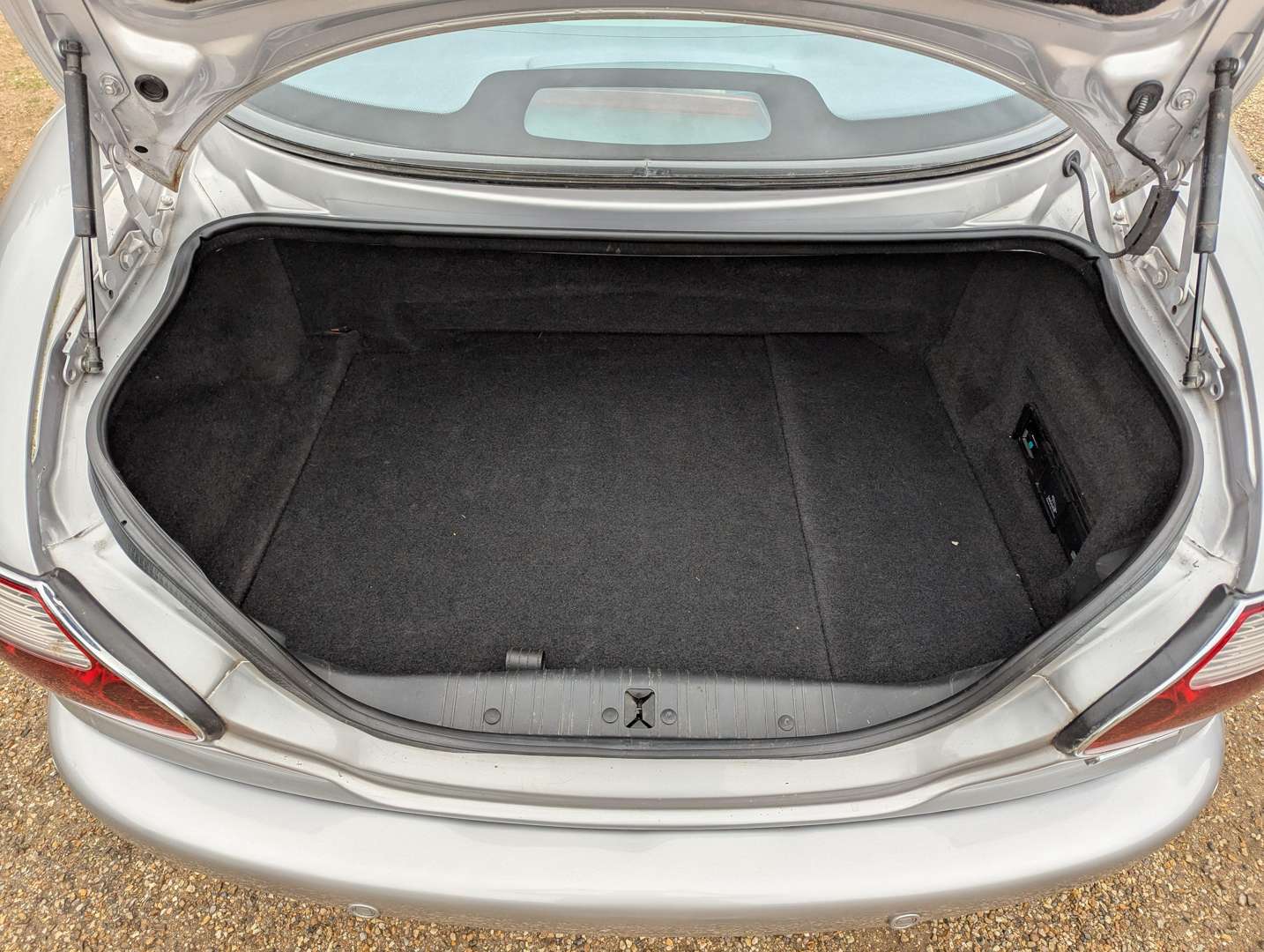 <p>2002 JAGUAR XK8 4.2 COUPE</p>