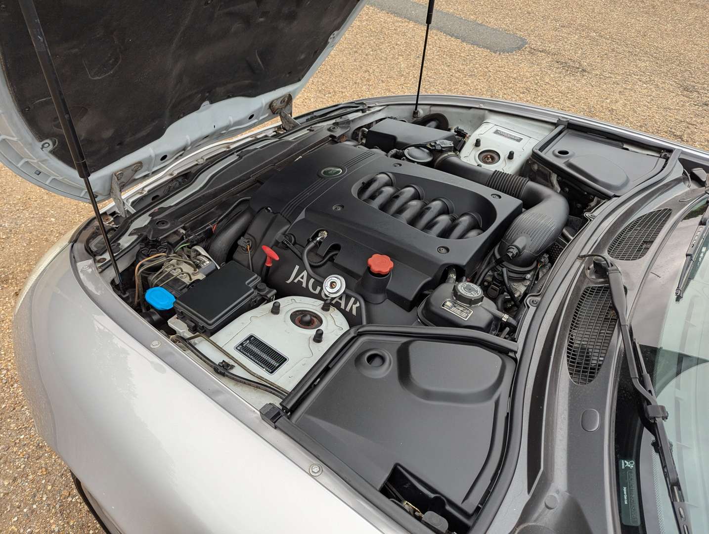 <p>2002 JAGUAR XK8 4.2 COUPE</p>