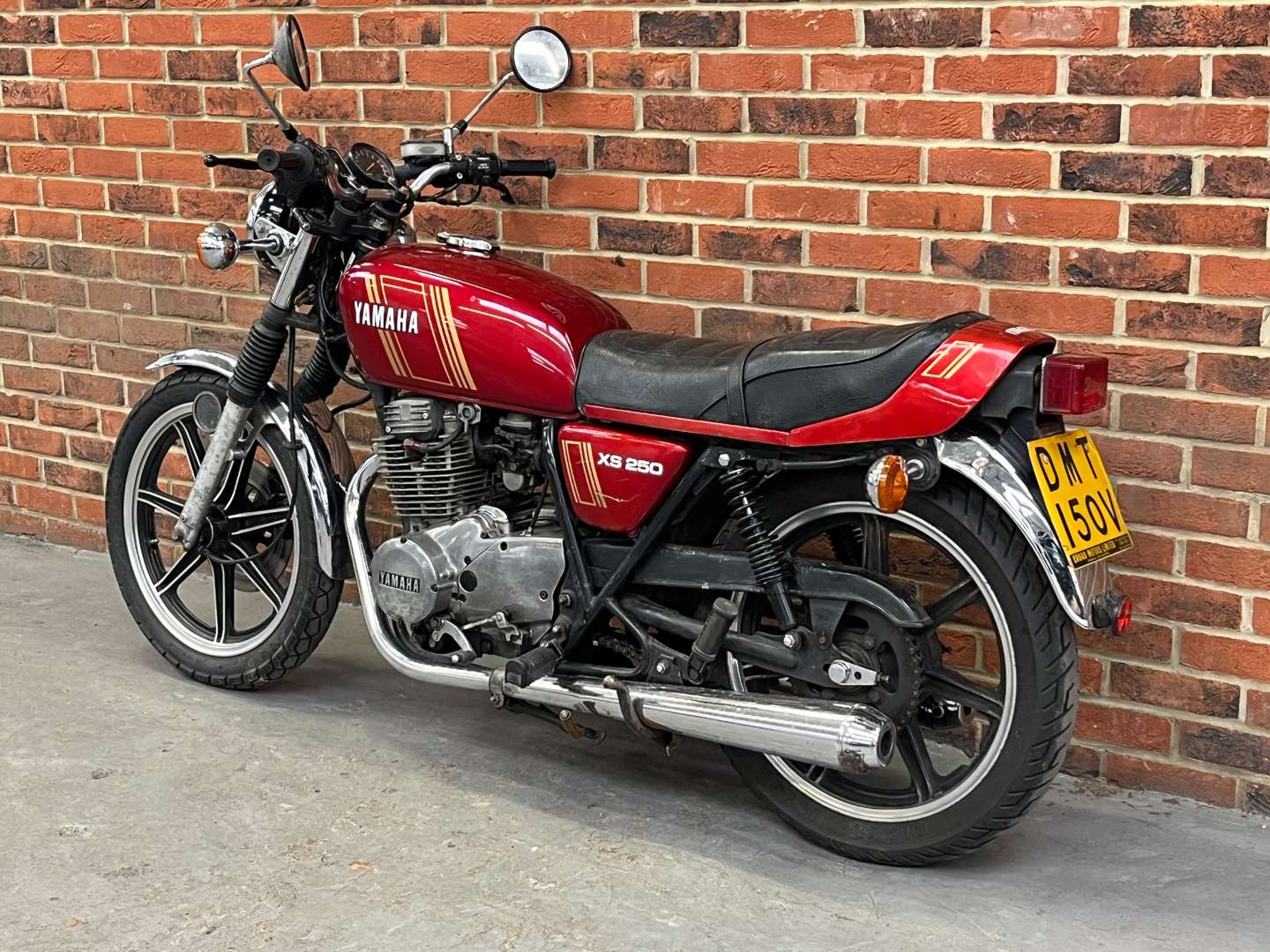 <p>1979 YAMAHA XS250</p>