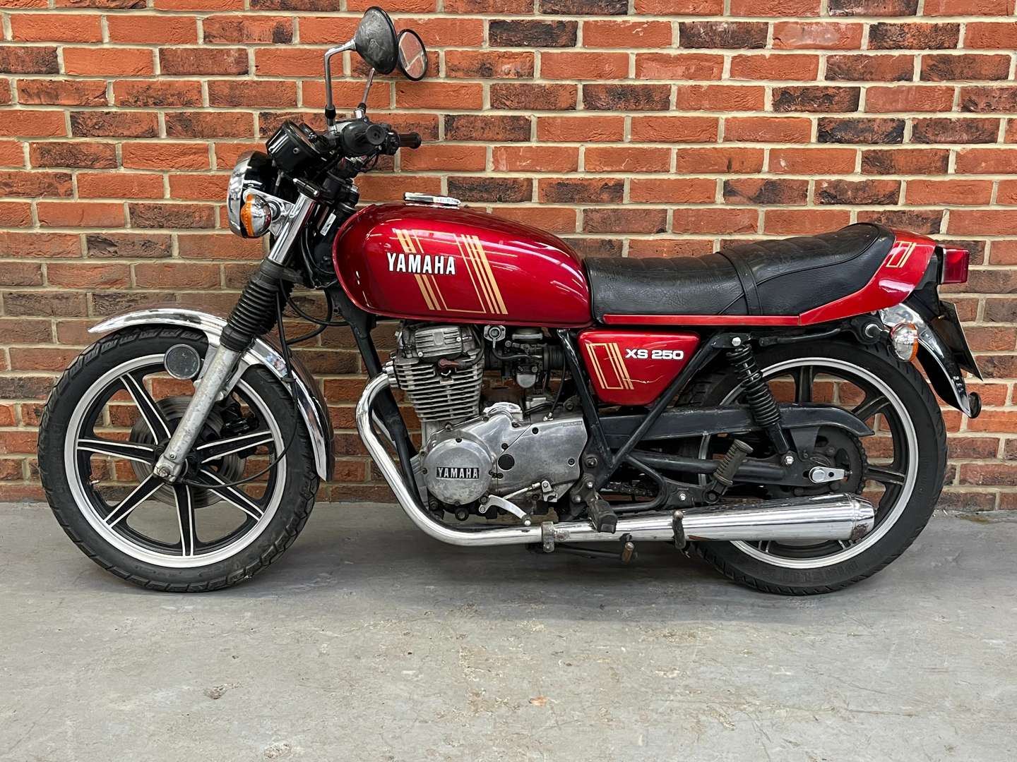 <p>1979 YAMAHA XS250</p>