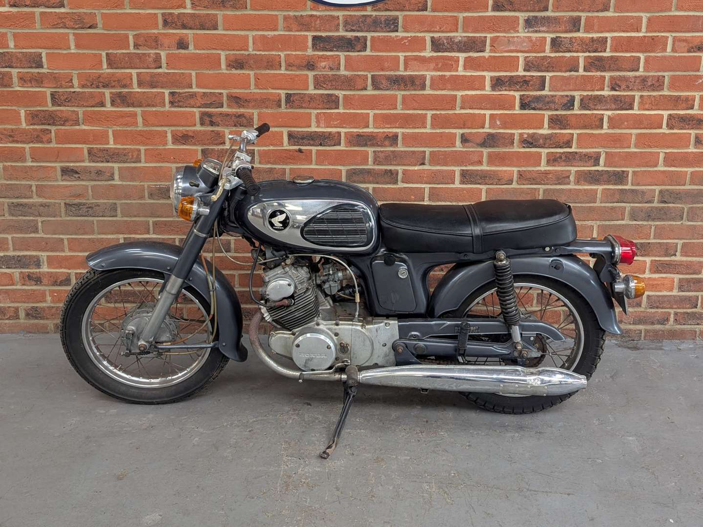 <p>1967 HONDA CD175</p>