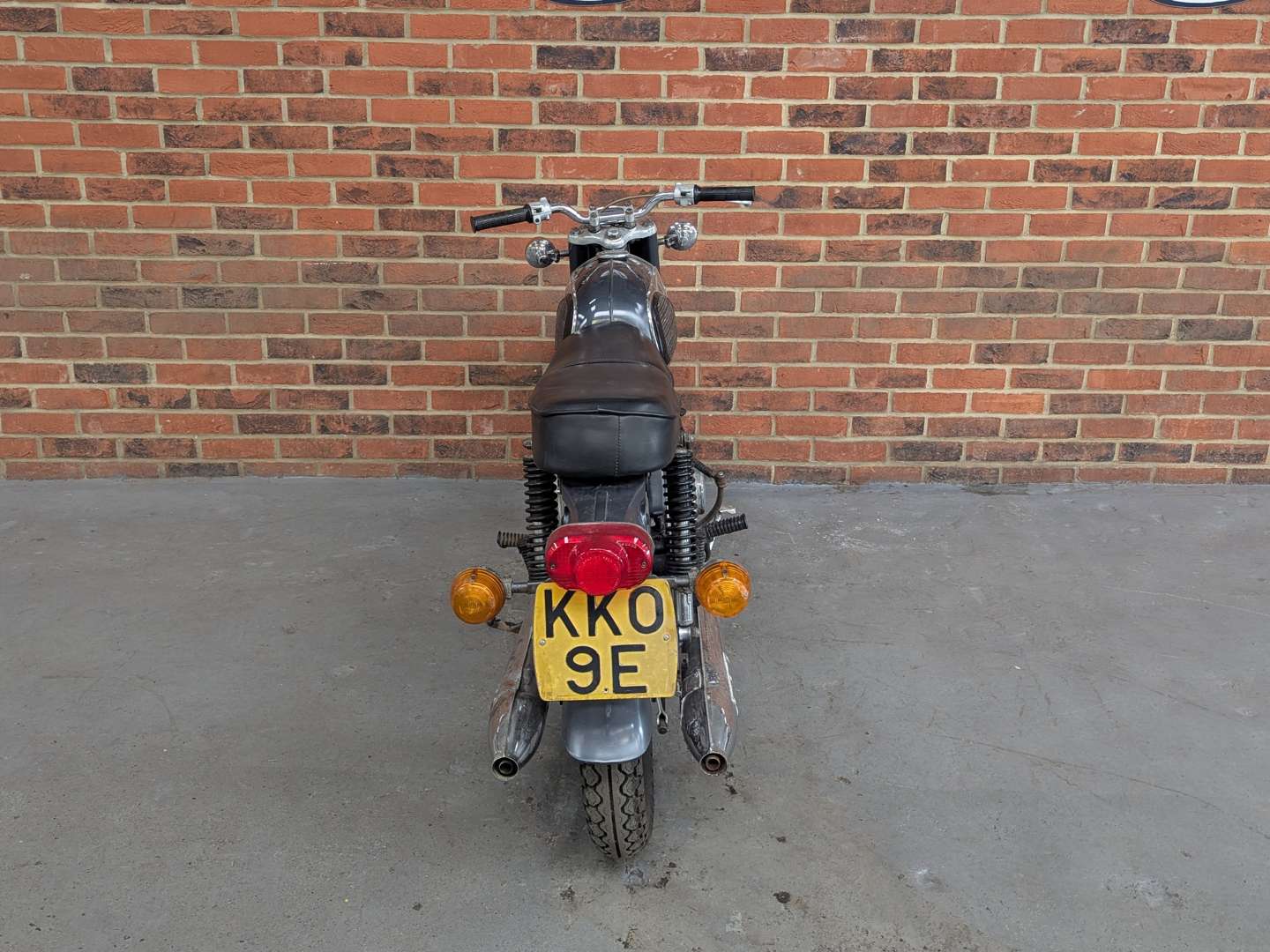 <p>1967 HONDA CD175</p>