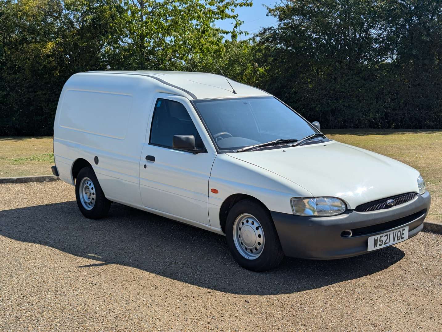 <p>2000 FORD ESCORT VAN 55D</p>