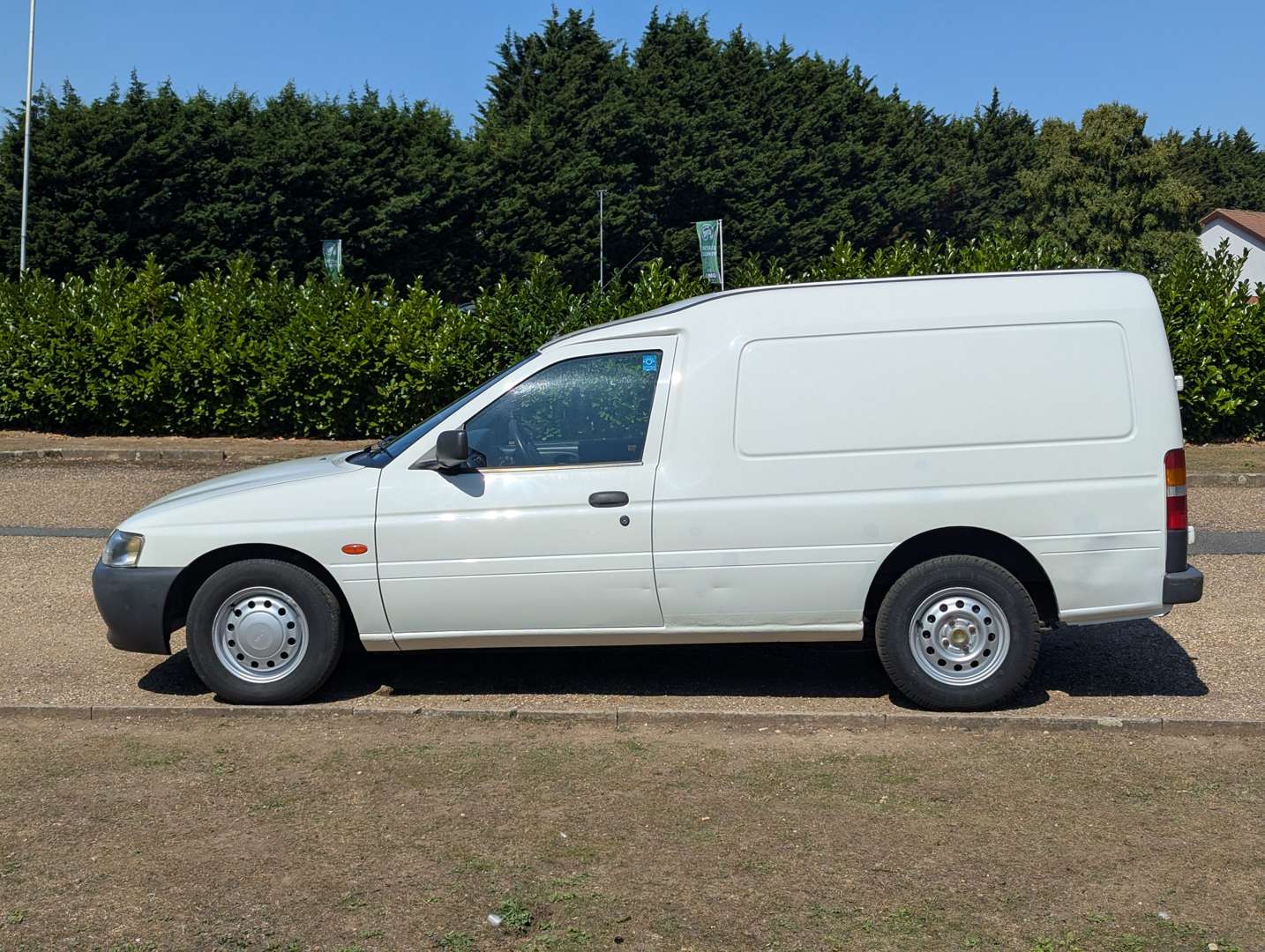 <p>2000 FORD ESCORT VAN 55D</p>