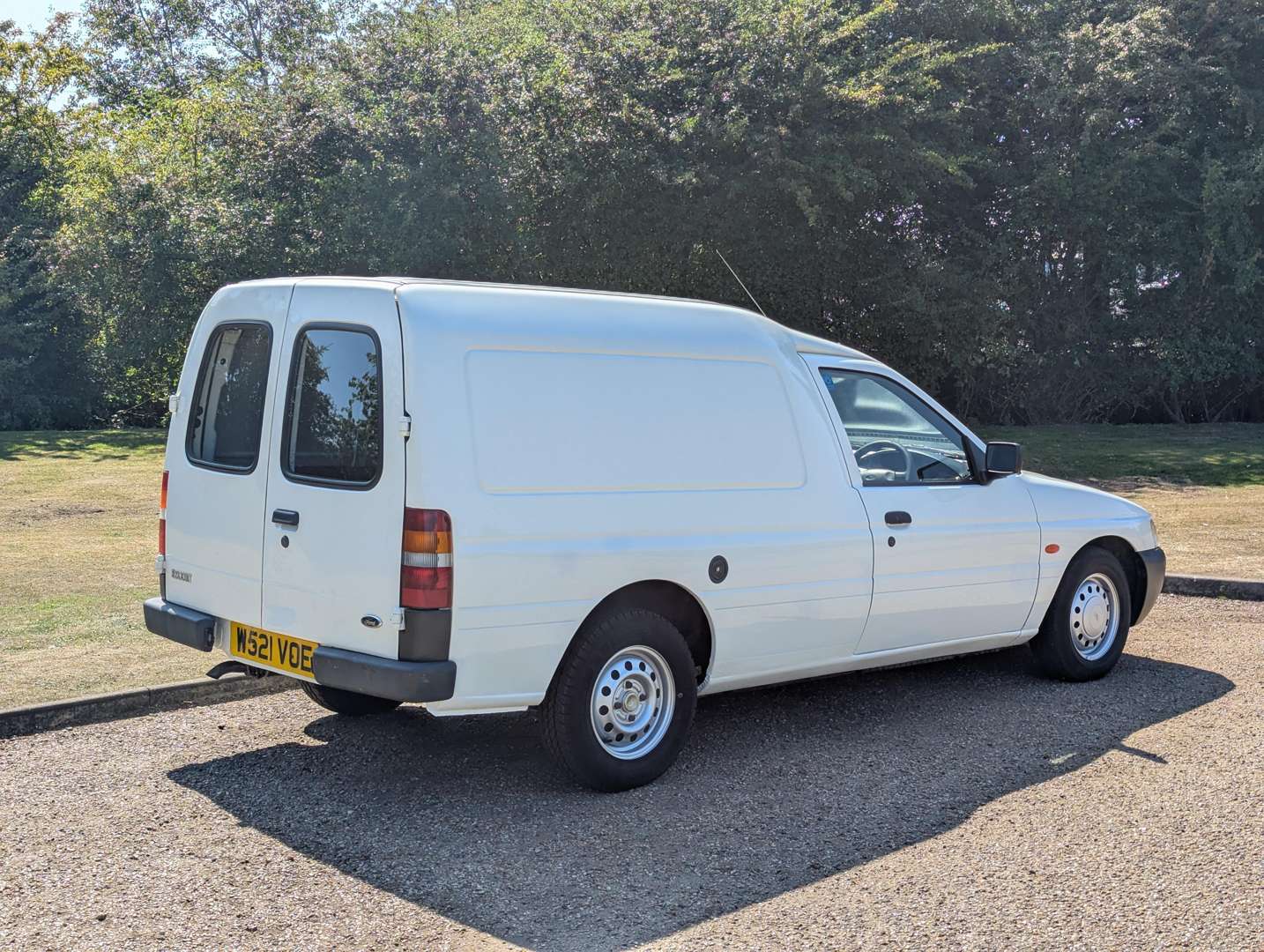 <p>2000 FORD ESCORT VAN 55D</p>