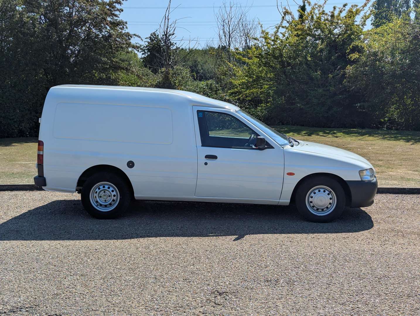 <p>2000 FORD ESCORT VAN 55D</p>