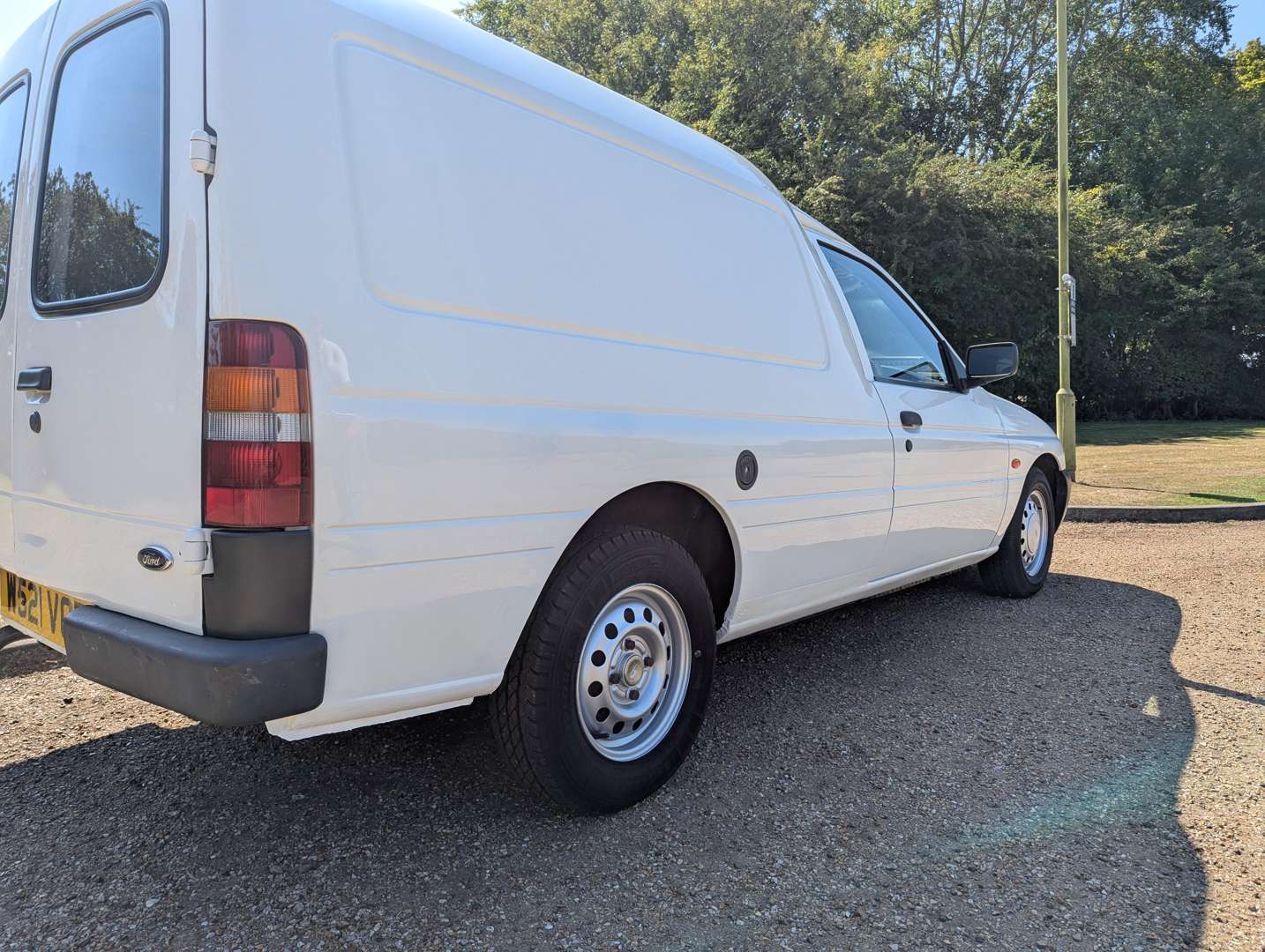 <p>2000 FORD ESCORT VAN 55D</p>