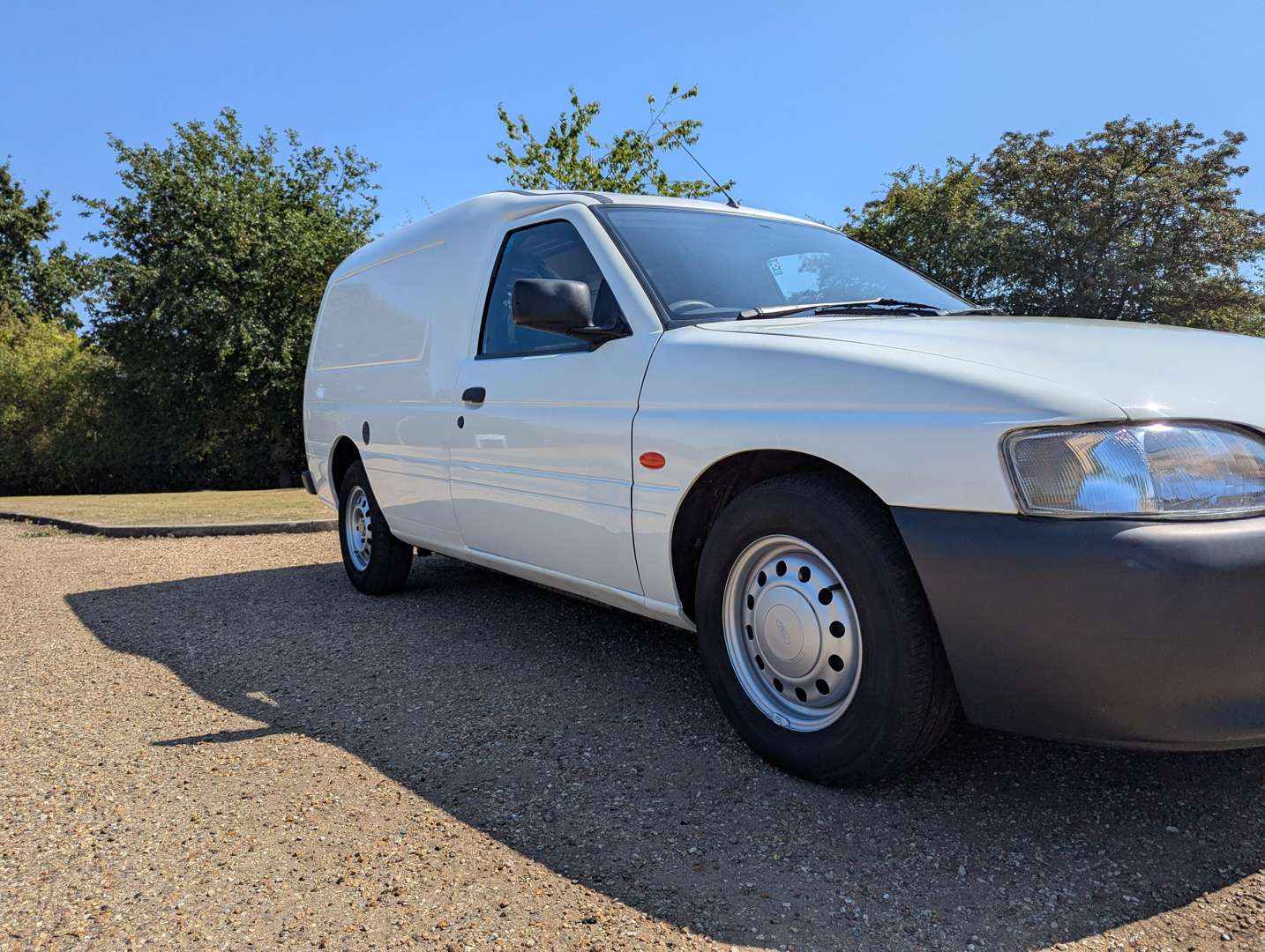 <p>2000 FORD ESCORT VAN 55D</p>