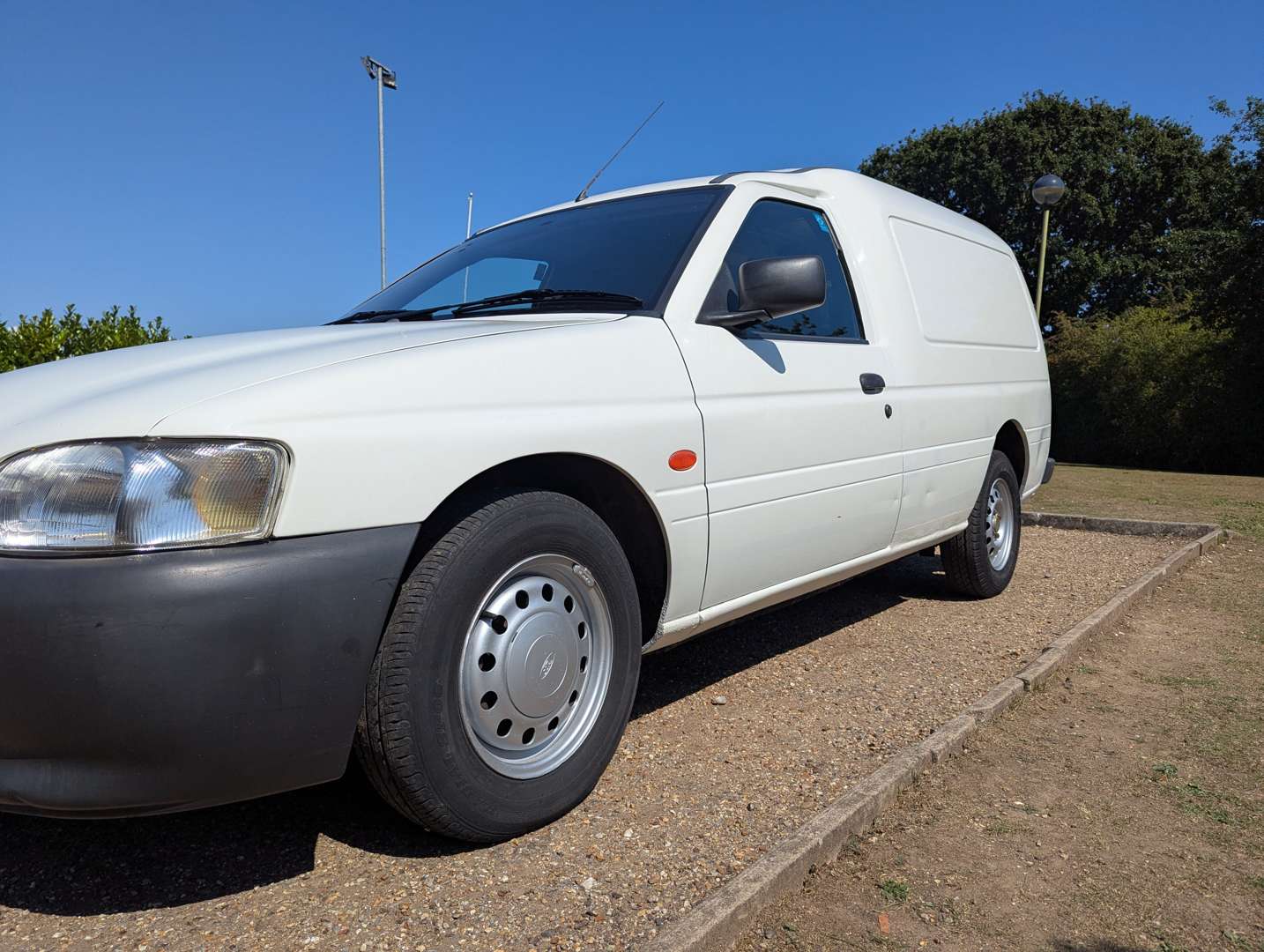 <p>2000 FORD ESCORT VAN 55D</p>